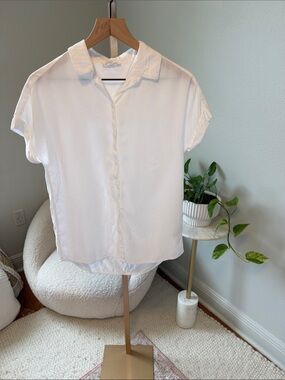 beachlunchlounge White Button-Down Short Sleeve Shirt